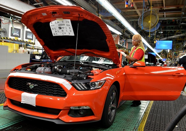 2015 Ford Mustang Production (1)