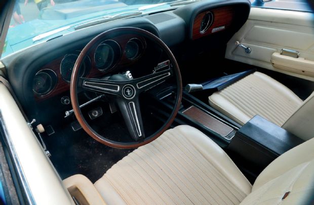 1970-ford-mustang-interior