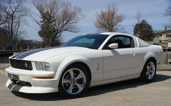 Anyone have a GT with tri-emblem badges on the fenders?-dsdock.jpg