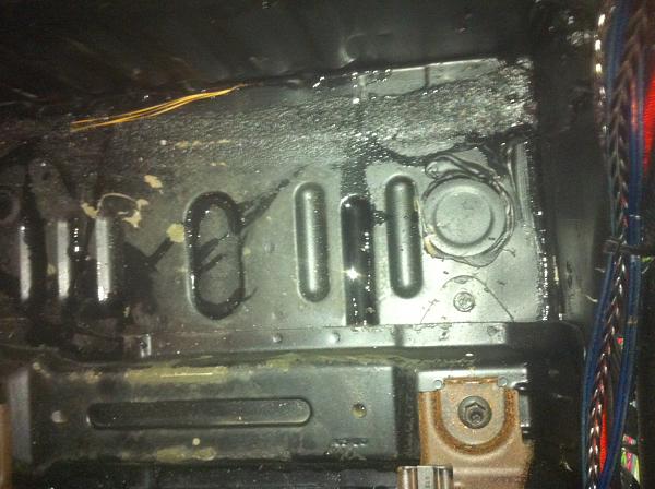 Water leak behind drivers seat-photo-18.jpg