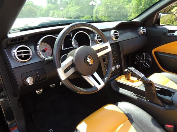 GT-R Regency Mustang convertible 2007-keltainen-mustang-sisusta.jpg