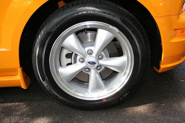 I believe Ford has changed the stock 17&quot; wheels for 2007!-img_0686-s.jpg