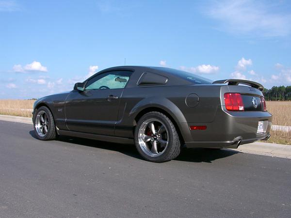 New Pics of my Mineral Grey 2005 GT-rearside-tires.jpg