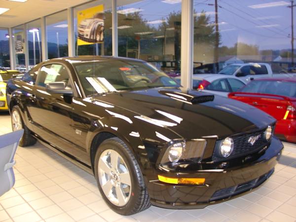 Here's my new 07 Mustang GT I bought home tonight-dsc04939.jpg