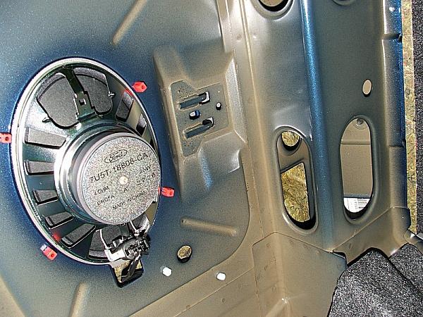 Stupid Shaker 500 question ...-trunk_speaker.jpg