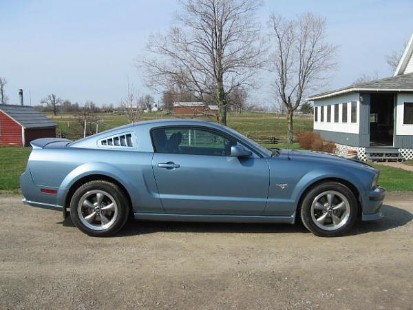 2 new 07 Stangs in my garage!-img_0005.jpg