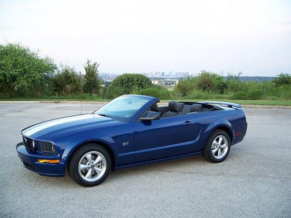 Picked up our 08 vert today-mustang3.jpg