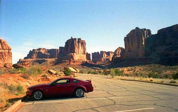 Where has your Mustang been...PIC THREAD-arches-2006.jpg