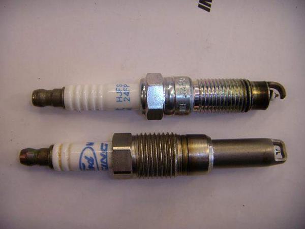 2008 Owner Pulled a Spark Plug?-08plugs.jpg