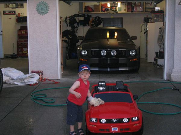 Sunny day, time for kid to wash car-img_2666.jpg