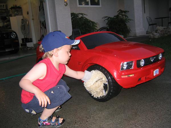 Sunny day, time for kid to wash car-img_2667.jpg