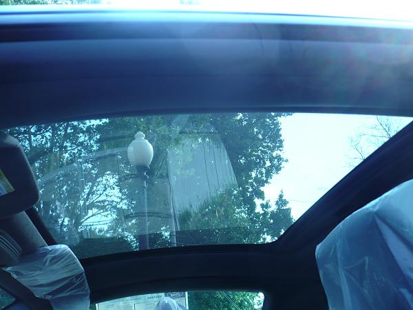 Here's 1st look of 2009 Glass Roof Mustang at my Ford dealership-glassroof3.jpg