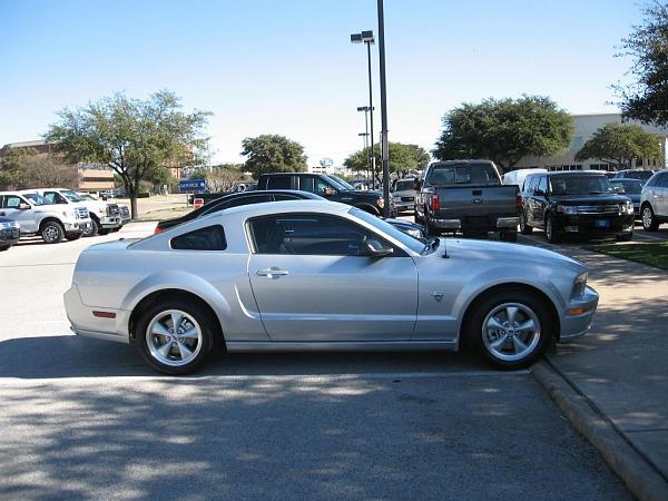 Finally, My 09 GT Arrives-newstang2..jpg