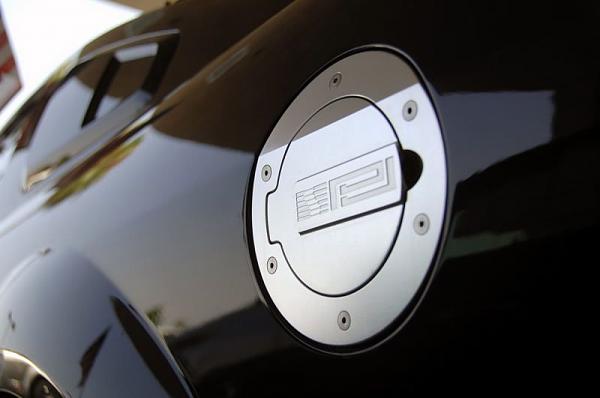 Saw a very rare S197 today-black-parnelli-jones-saleen2.jpg