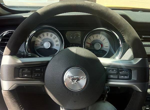 2012 BOSS Mustang steering wheel in 05-09?-bosssteering.jpg