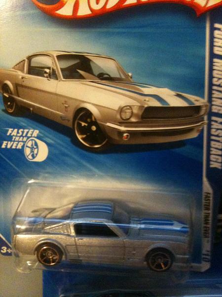 More Finds at the stores...toys yes..-hot-wheels-017.jpg