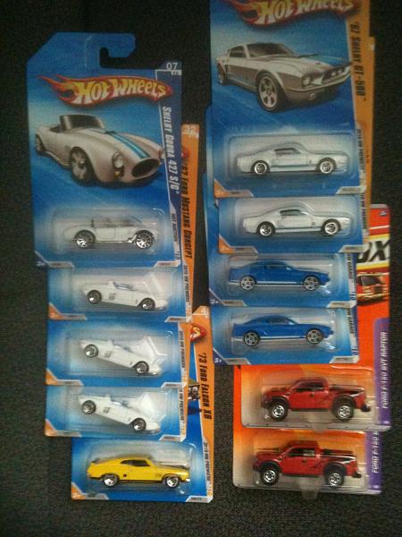 More Finds at the stores...toys yes..-ford-hot-wheels-003.jpg