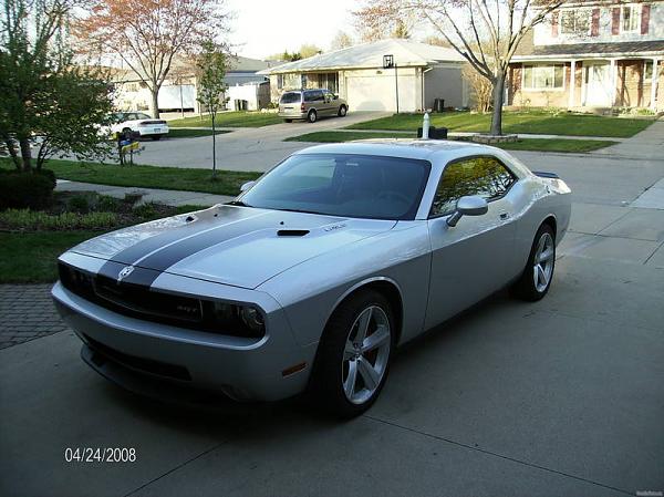 Challengers on the street..-srt8.jpg