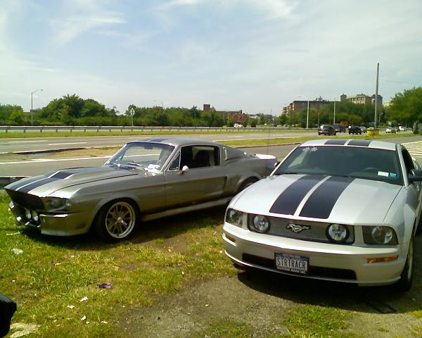 CHALLENGER MEETS MUSTANG IN THE STREET-081308_12341.jpg