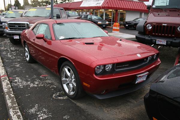 08 SRT8 Challenger 035.00-2009rtrain.jpg