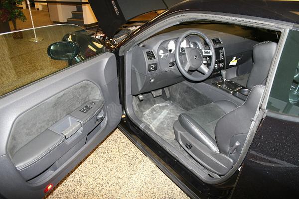 08 SRT8 Challenger 035.00-srt8inside.jpg