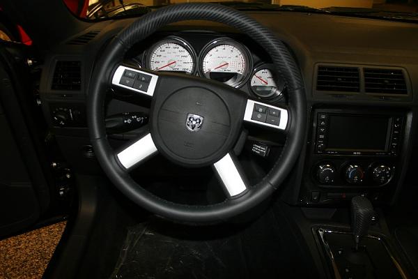 08 SRT8 Challenger 035.00-srt8gauges.jpg