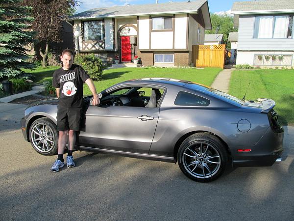 New member from Alberta, Canada-me-car.jpg