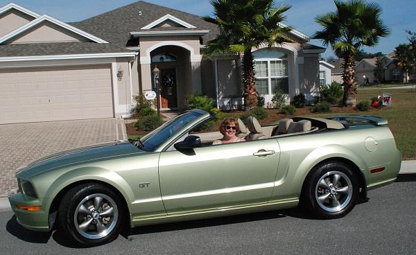 New Member from Florida, 05 GT Deluxe-caroles-new-mustang.jpg