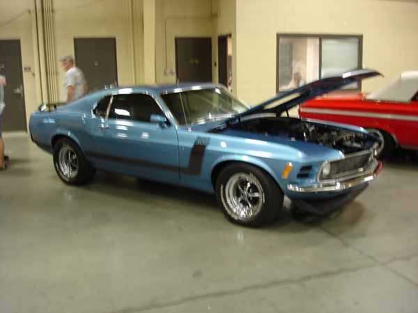 Quite a few Mustangs at Asheville auction yesterday-dsc01427.jpg