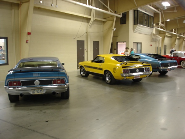 Quite a few Mustangs at Asheville auction yesterday-dsc01467.jpg