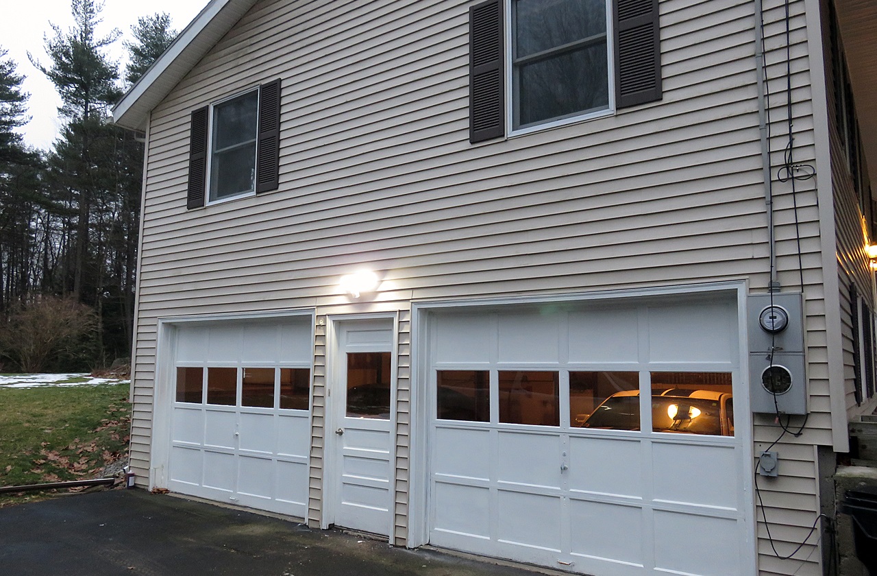 Name:  2014-12-16_garage-light1_zps34b71740.jpg
Views: 89
Size:  452.7 KB