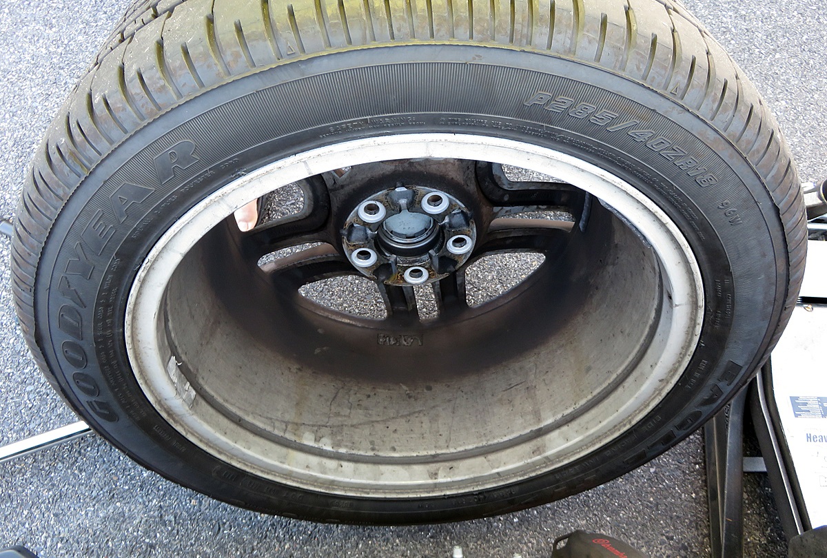 Name:  2014-08-26_tire-RF_zpscd7448bc.jpg
Views: 104
Size:  490.5 KB