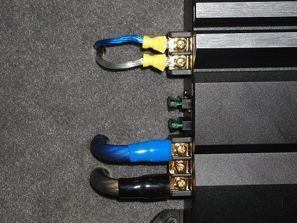 Ponies on The Run!-sub-amp-wires-spaded-closeup.jpg
