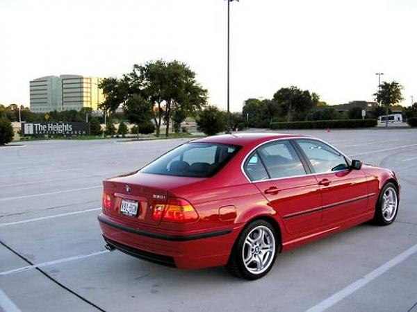 I beat a BMW 300 series :)-red330i.jpg