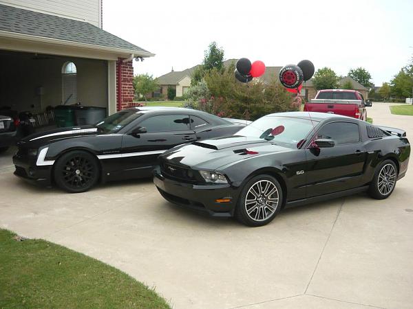 Mustang v/s camaro interior-black-camaro-mustang-2.jpg