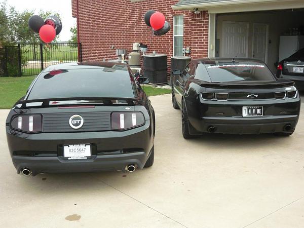Mustang v/s camaro interior-black-camaro-mustang.jpg