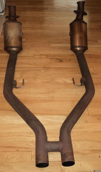 Exhaust clank-10834d1334451607-2005-mustang-gt-stock-h-pipe-cats-dsc03556.jpg