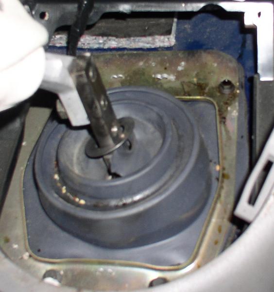 Can someone please post pics of the rubber boot where the shifter is at-p1010580.jpg