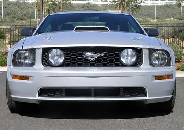 Hood scoop install-mustang052007iweb.jpg