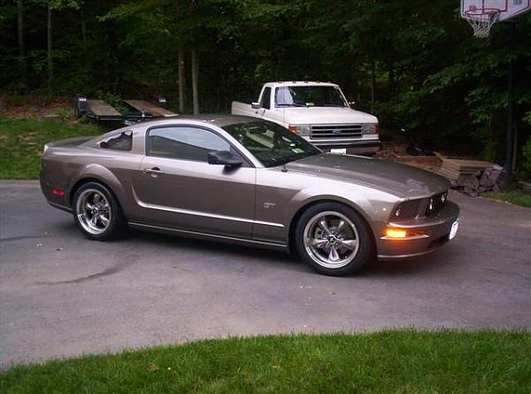 18's or 20's Bullitt wheels-2005-grey-mustang-gt-2.jpg