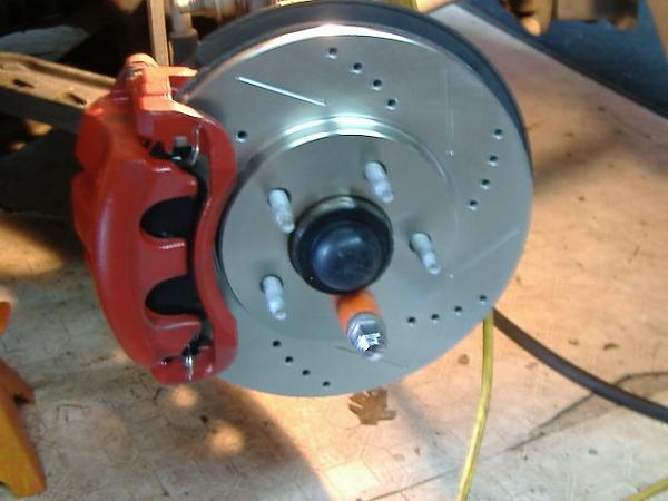 05 V6 nice looking inexpensive brakes-rotors-pads-paint.jpg