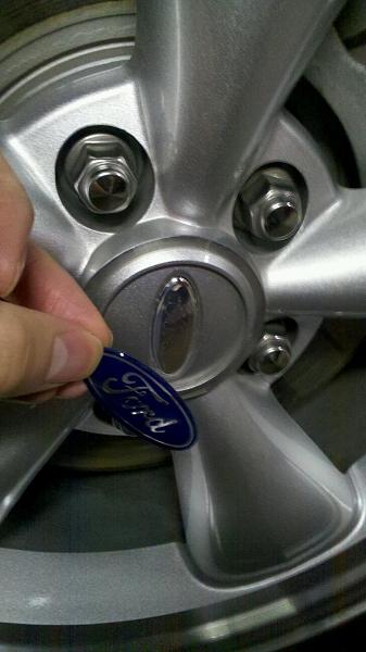 Ford logos coming off stock 17" wheels-339094_10150640063168033_631958032_11257135_415945350_o.jpg