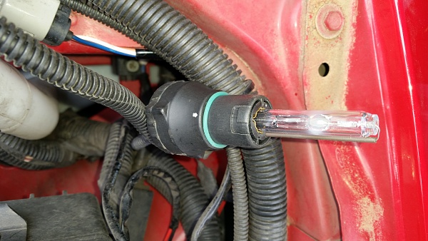 HID bulb replacement -- or back to OEM-hidbulb.jpg