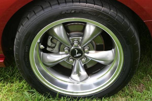 Staggered wheels-mustang-05-030-small-.jpg