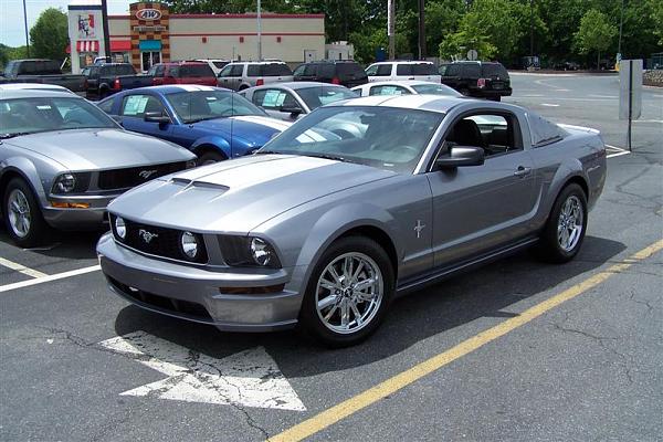 Lets See Those Hoods!-2006-mustang-5-23-03-107-medium-.jpg