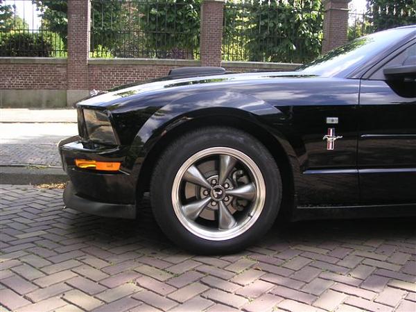 GT owners who have gone w/ tribar pony fender emblems-picture-043.jpg