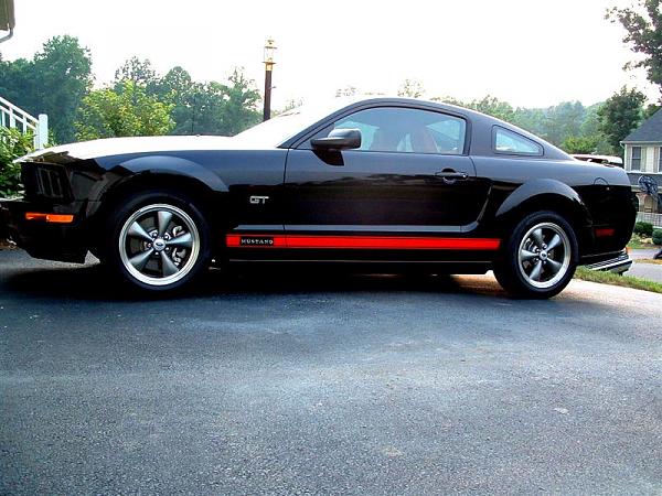 Post pics of your "rocker" side stripes here!!!-my-gt-medium-.jpg