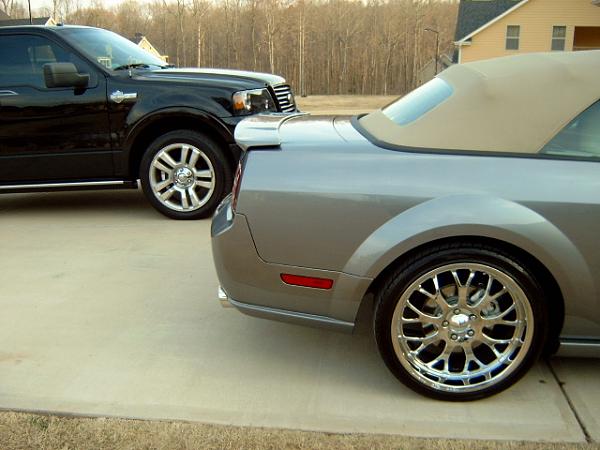 Anyone tried the 07 V6 spoiler on a GT?-pony-spoiler-001.jpg