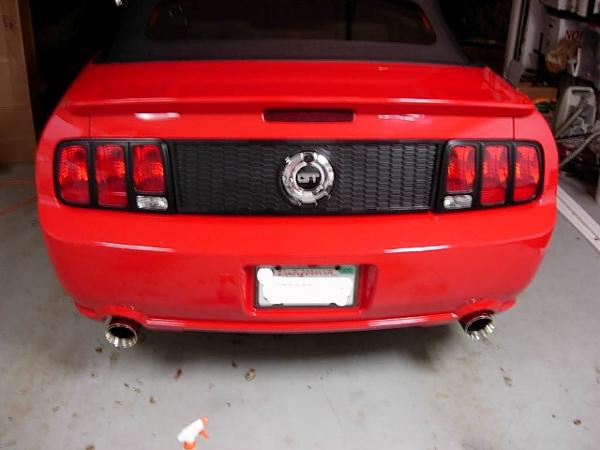 Anyone tried the 07 V6 spoiler on a GT?-ponyinstalled.jpg