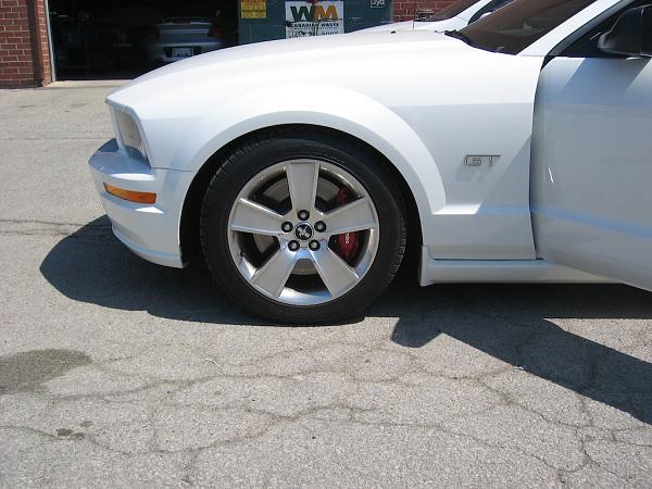 Anyone have pics of car with 1&quot; wheel spacers?-brembos1.jpg